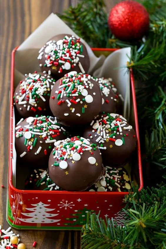 Trufas de chocolate decoradas para o Natal