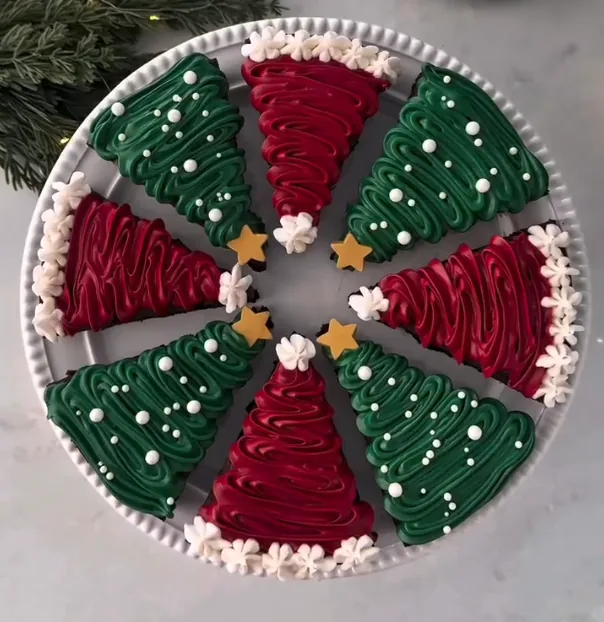 Doces natalinos em formato de árvore